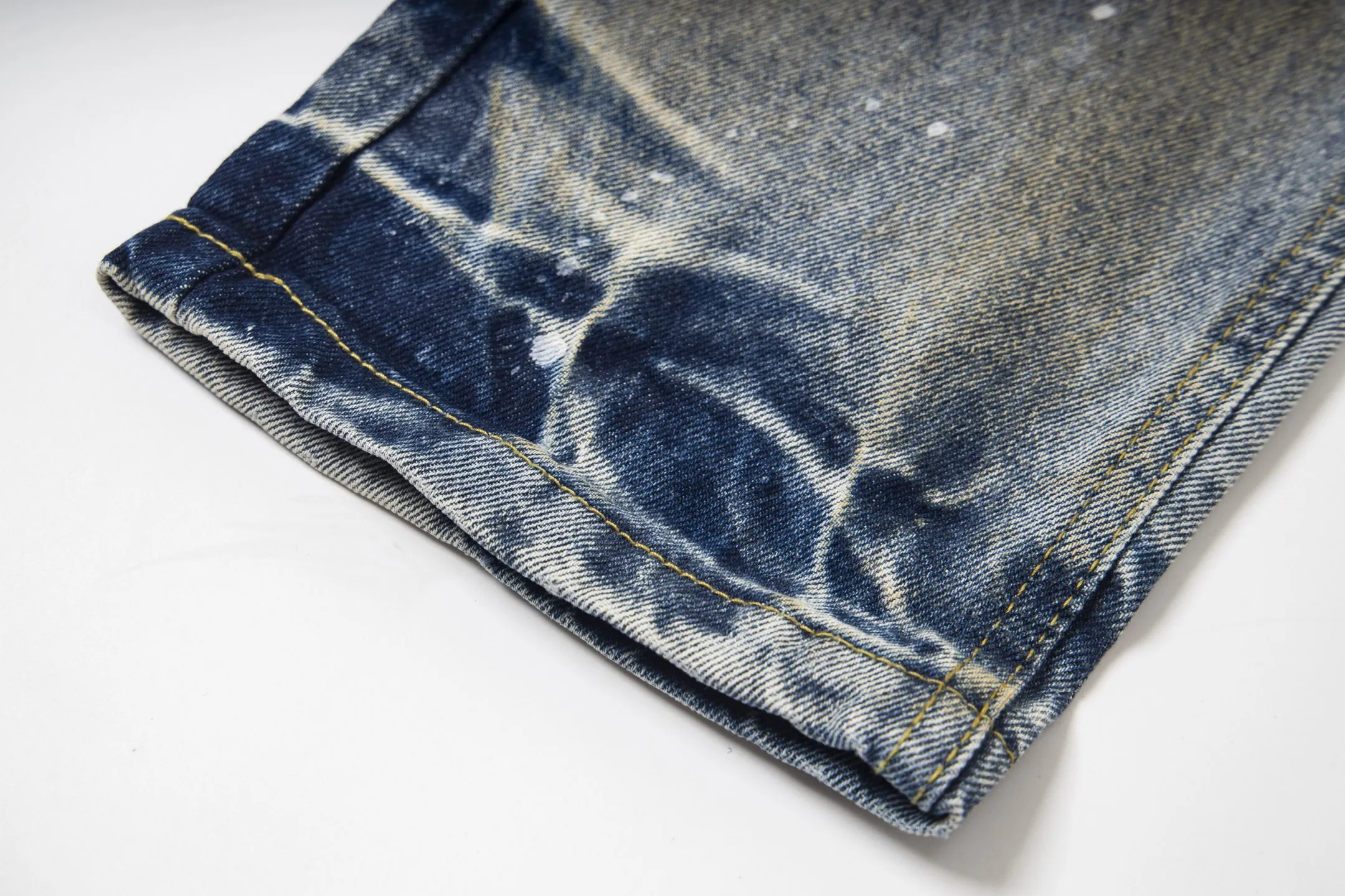 #8179 P260💰 GALLERY DEPT. Vintage splash-ink hole-cut logging spray-on dirty mud-dyed loose washed jeans - truly restore the ultimate texture of Vintage - original hardware accessories washed and other elevators, QR code analysis are all purchased from the original factory, high degree of restoration, you are welcome to compare with a certain product~ - Three-dimensional version Loose and comfortable, not picky about the figure, tall and slim, factory Seiko, original quality control, same style for men and women, can be matched with couples, versatile recommendation Essential jeans for all seasons - sizes: 28 30 32 34 36